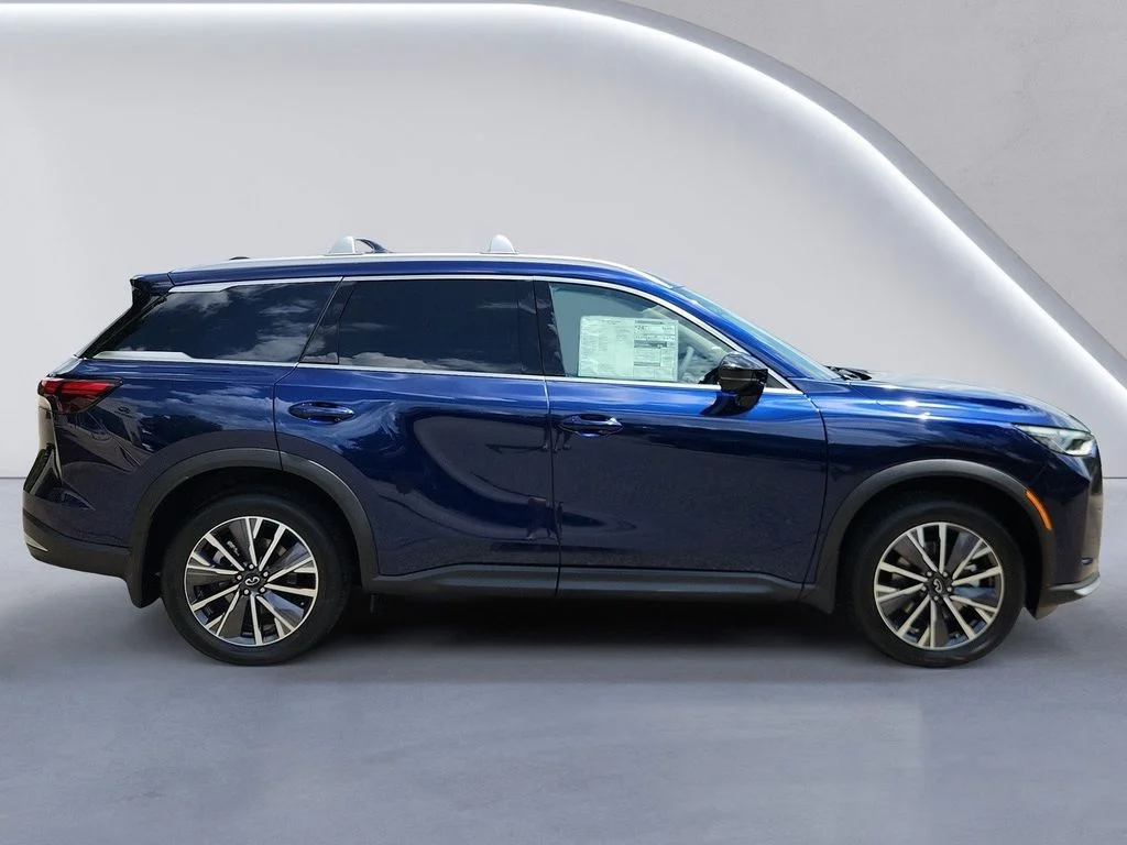 New 2027 GRAND BLUE INFINITI Luxe AWD image 3