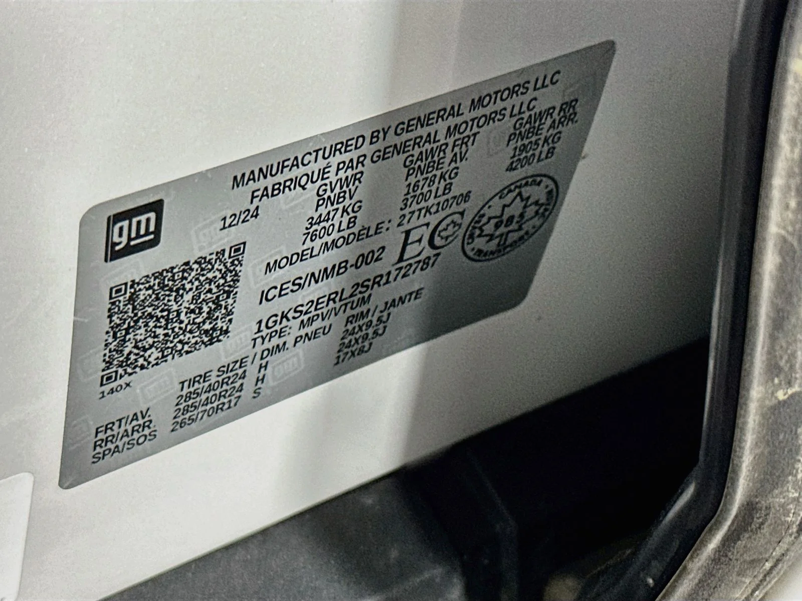 Used 2025 White GMC Denali Ultimate image 37