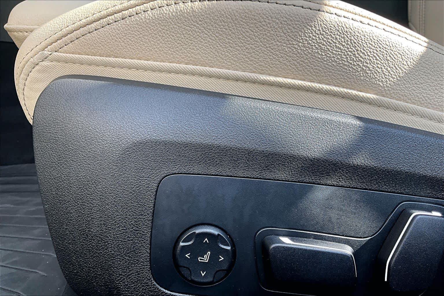 Used 2026 Skyscraper Grey Metallic BMW 330i NA image 34