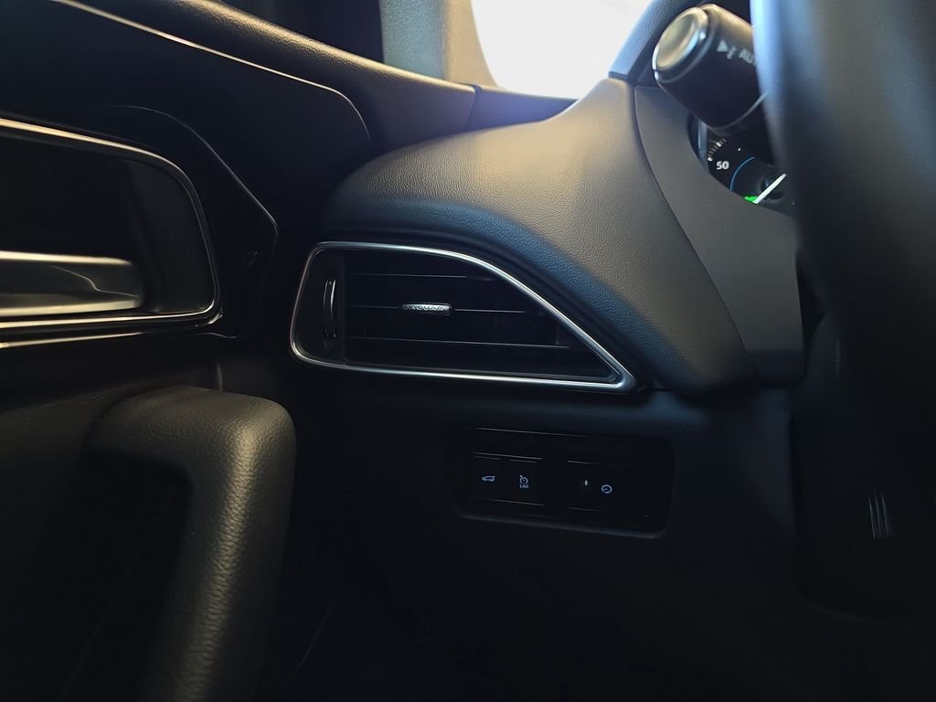 Used 2020  Jaguar 25t image 28
