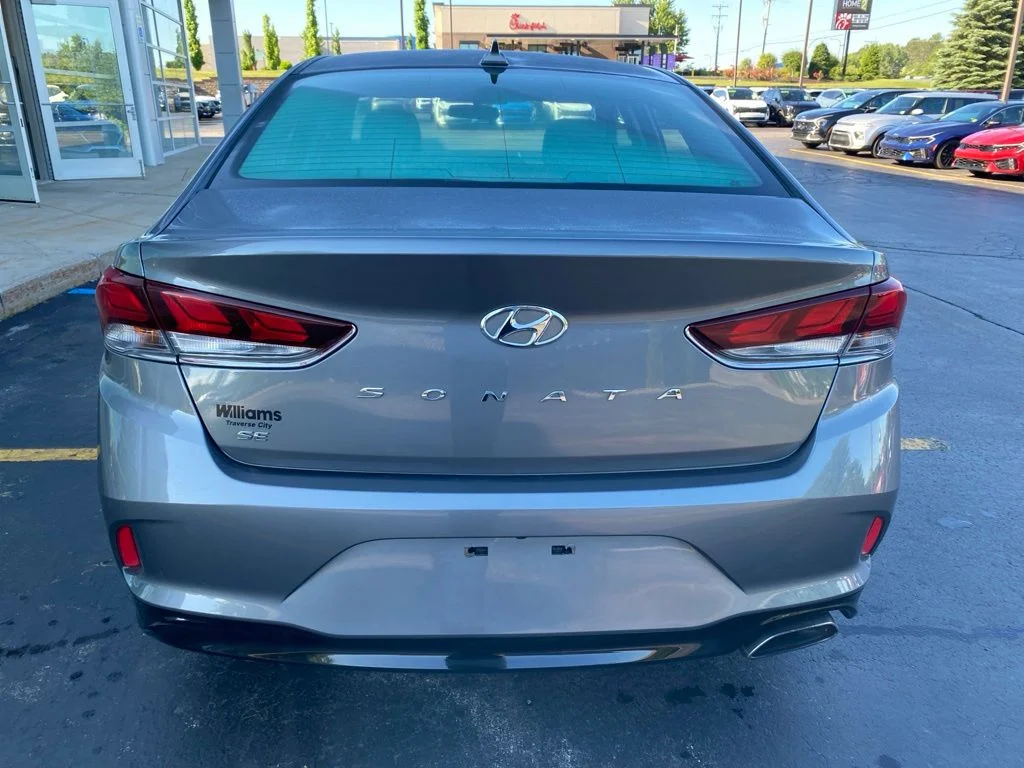 Used 2019 Machine Gray Hyundai SE image 10