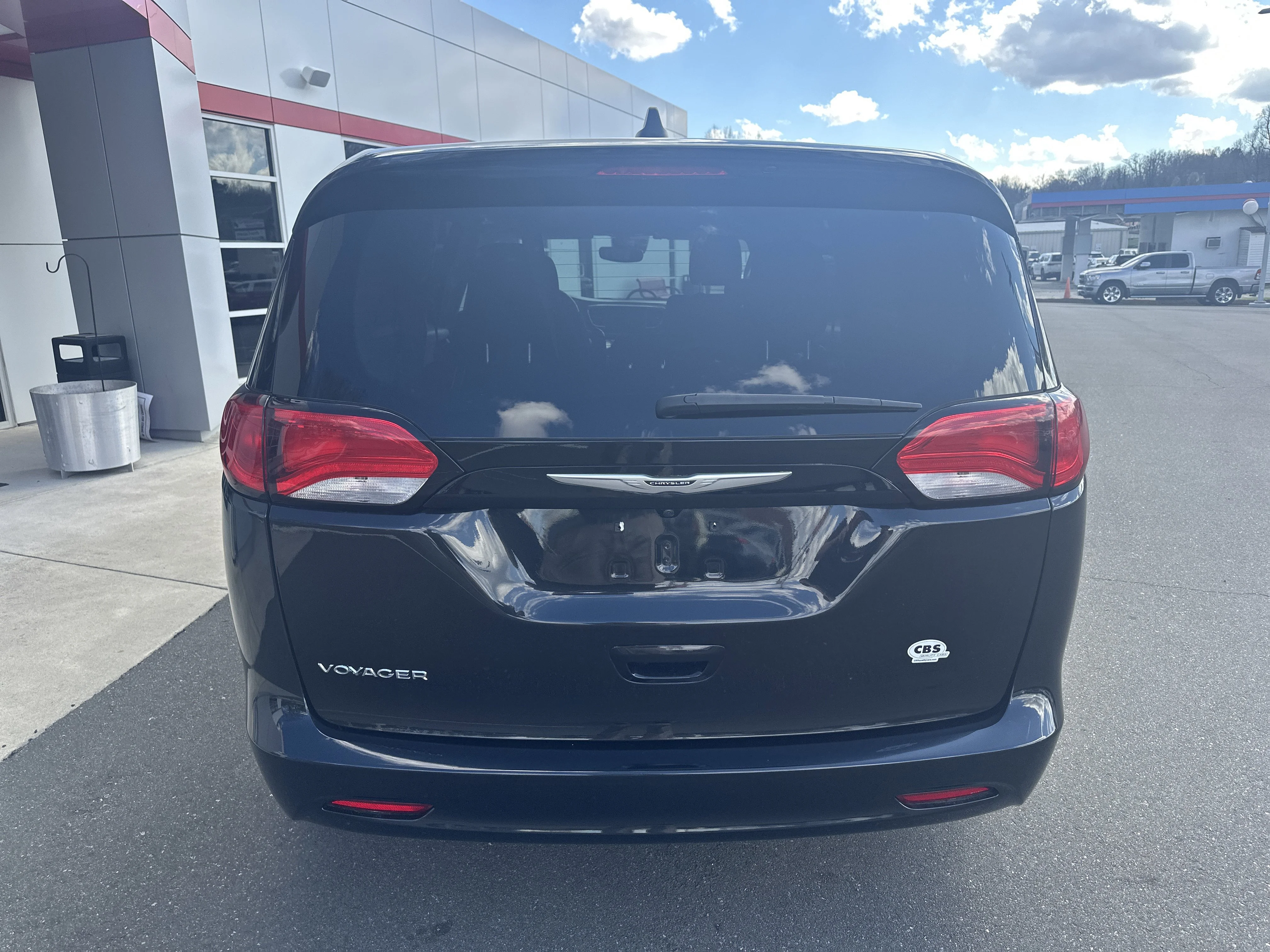2023 Chrysler Voyager LX - Photo 7