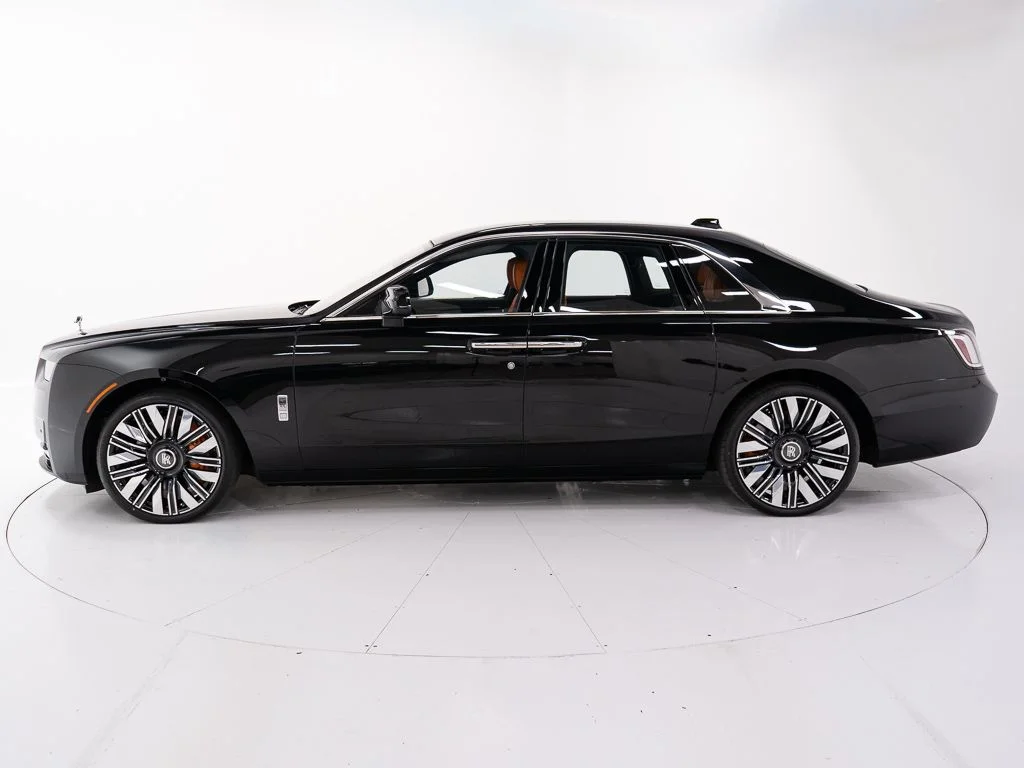 New 2027 Black Diamond Rolls-Royce  image 2