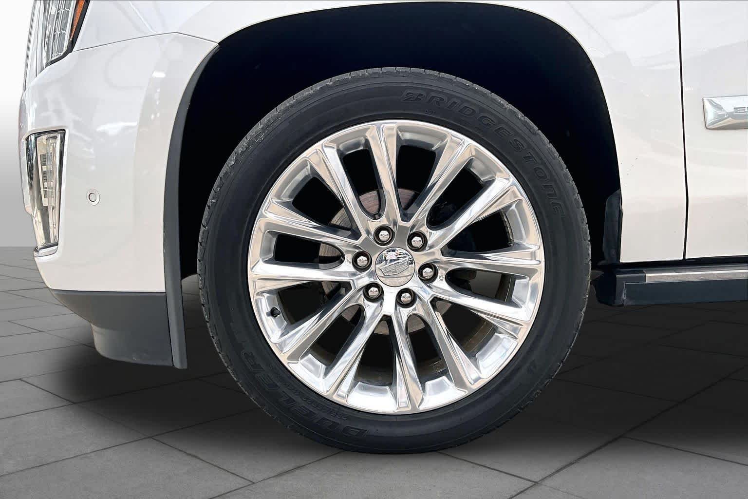 Used 2020 Crystal White Tricoat Cadillac Premium Luxury image 11