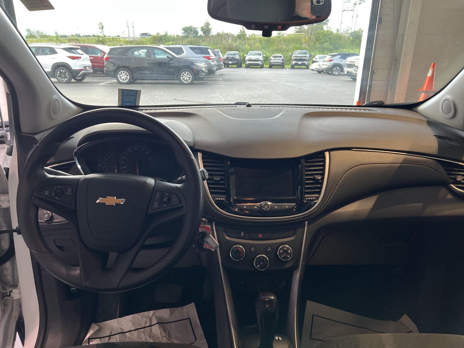 Used 2020 Summit White Chevrolet LS image 25