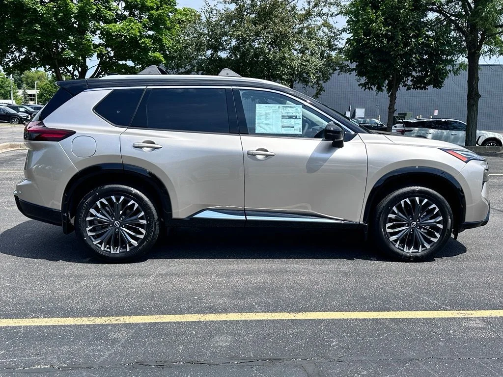 New 2026 Champagne Silver Metallic / Super Black Two-tone Nissan Platinum image 2
