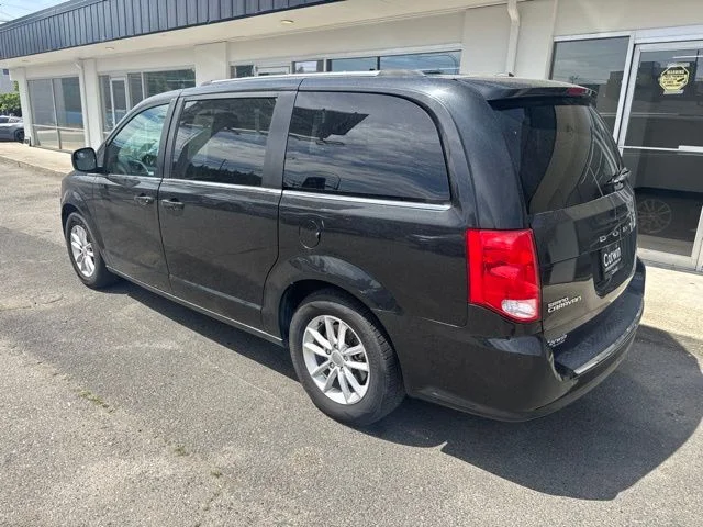 Used 2018 Brilliant Black Crystal Pearlcoat Dodge SXT image 9