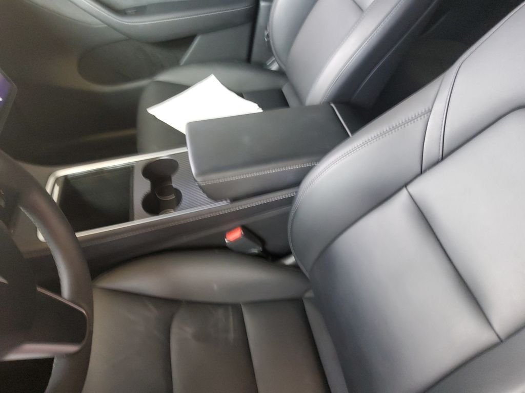 Used 2024  Tesla Long Range image 8