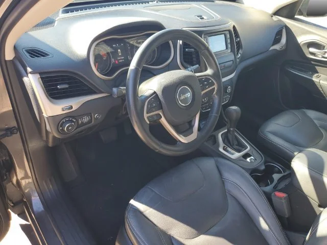 Used 2017 Granite Crystal Jeep Latitude image 10