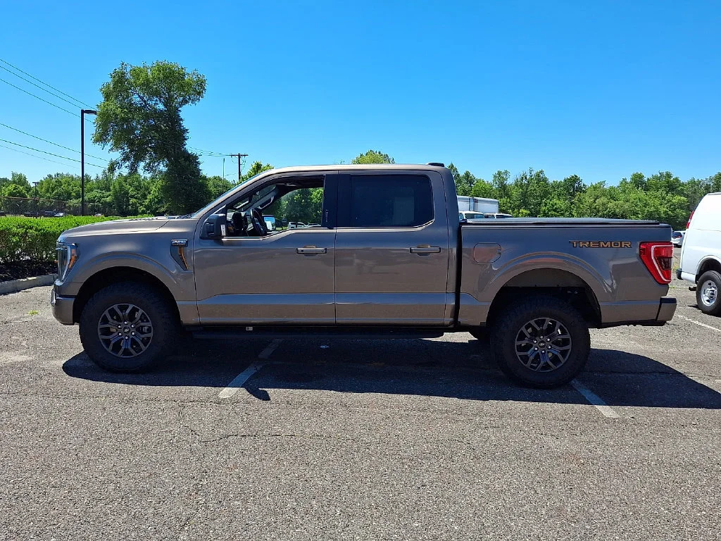 Used 2022  Ford XL image 7