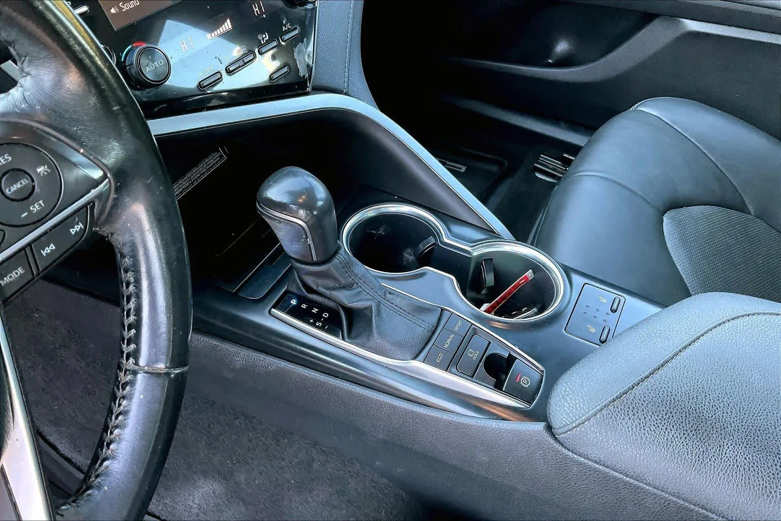 Used 2020 Wind Chill Pearl/Midnight Black Metallic Toyota XSE image 17