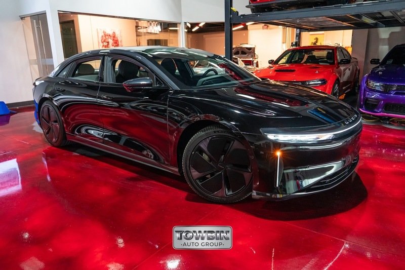 Used 2024  Lucid Touring image 3