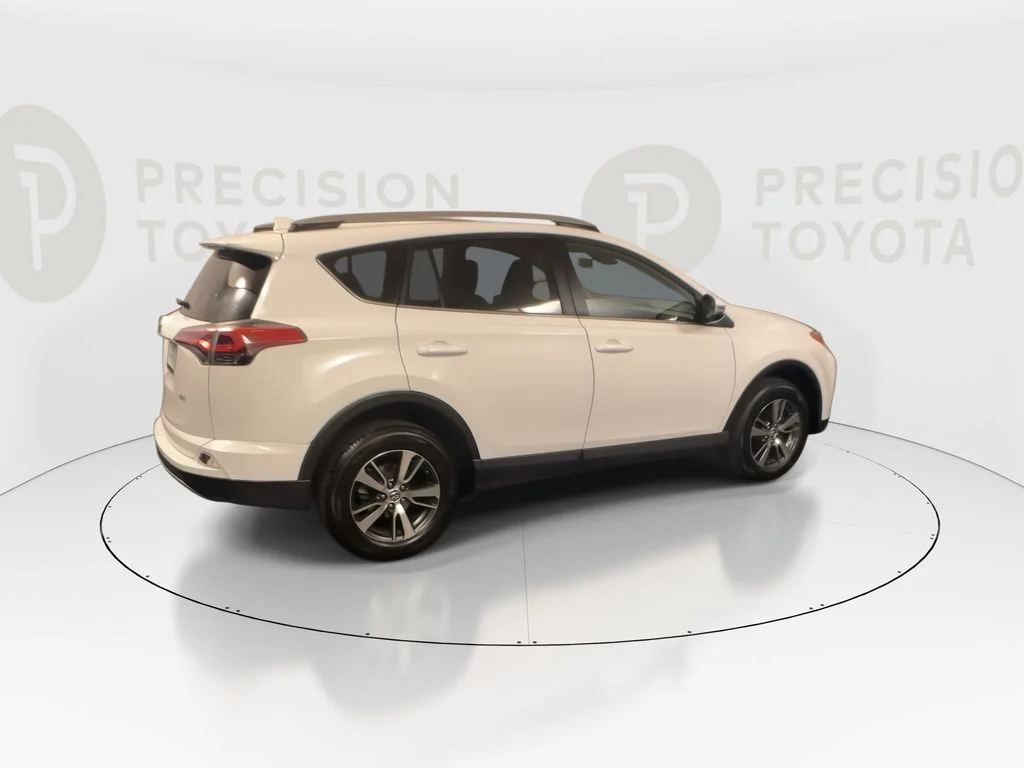 Used 2018 Super White Toyota XLE image 20