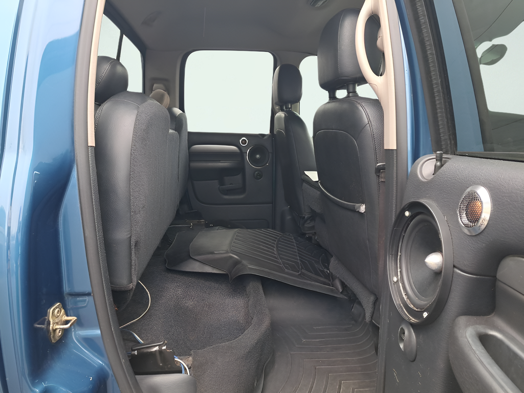Used 2004 Blue Dodge SLT image 14