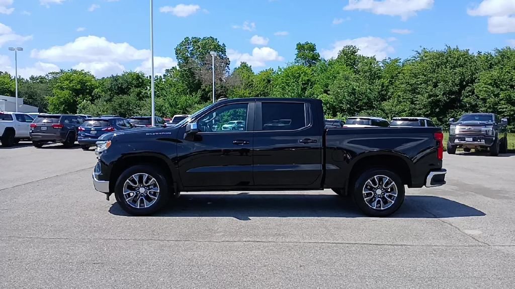 Used 2022 Black Chevrolet LT image 5