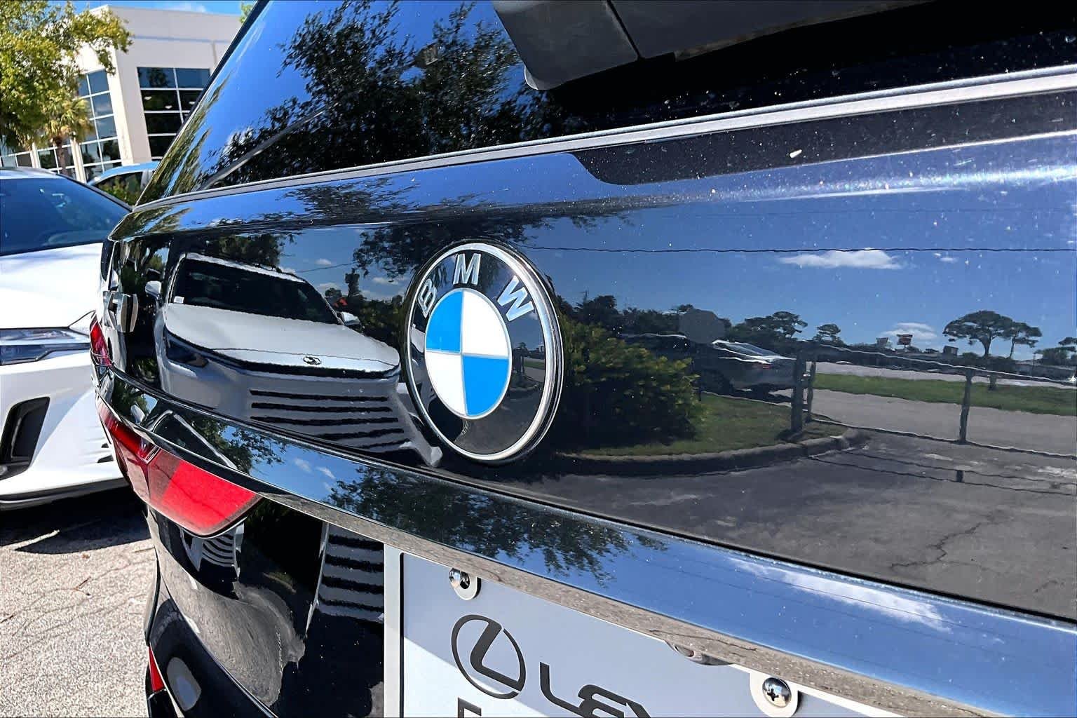 Used 2021 Black Sapphire Metallic BMW M50i image 31