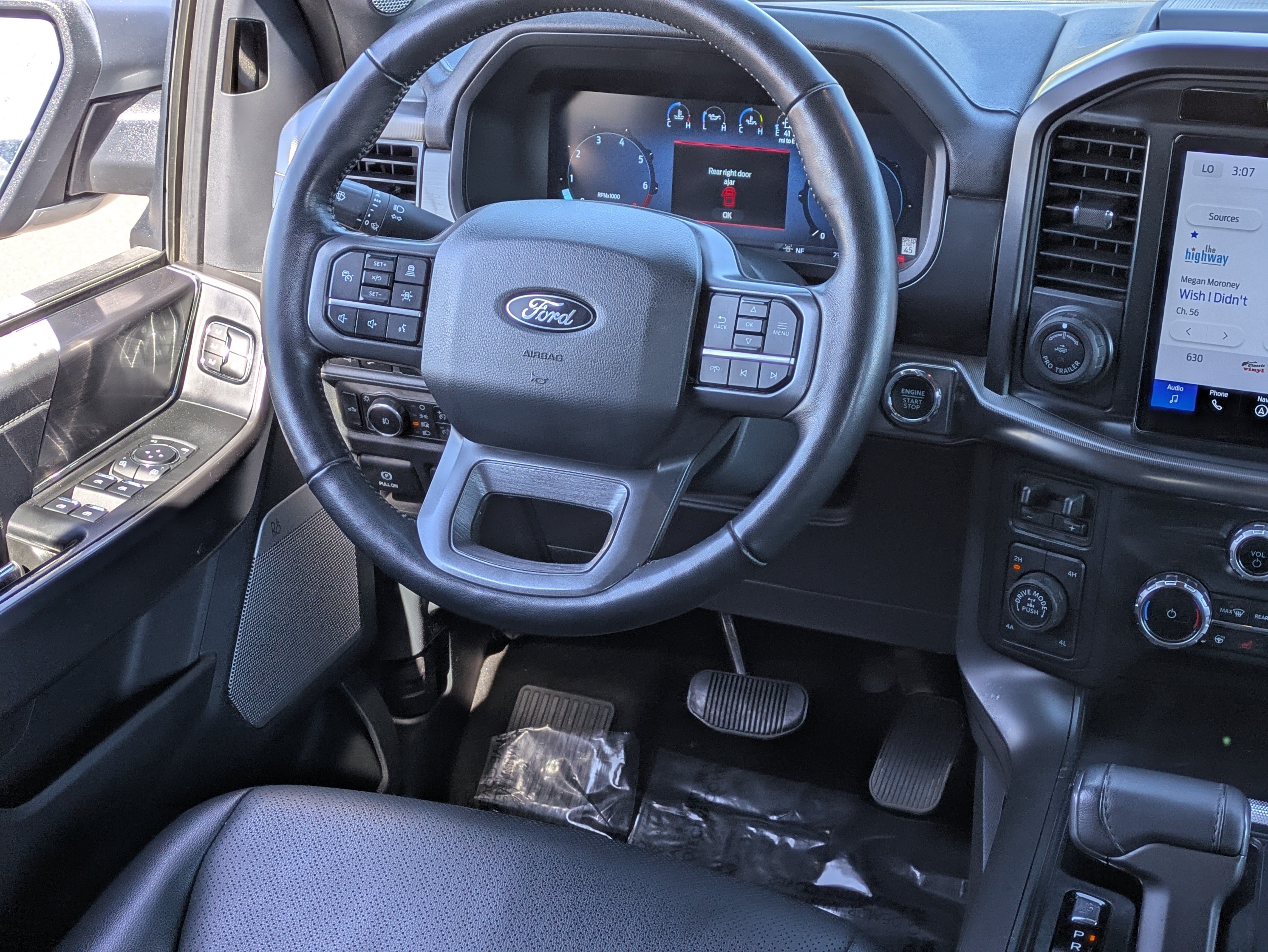 Used 2024 Silver Ford LARIAT image 17