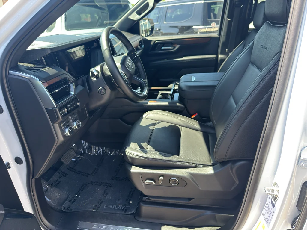 Used 2025 White GMC Denali image 23