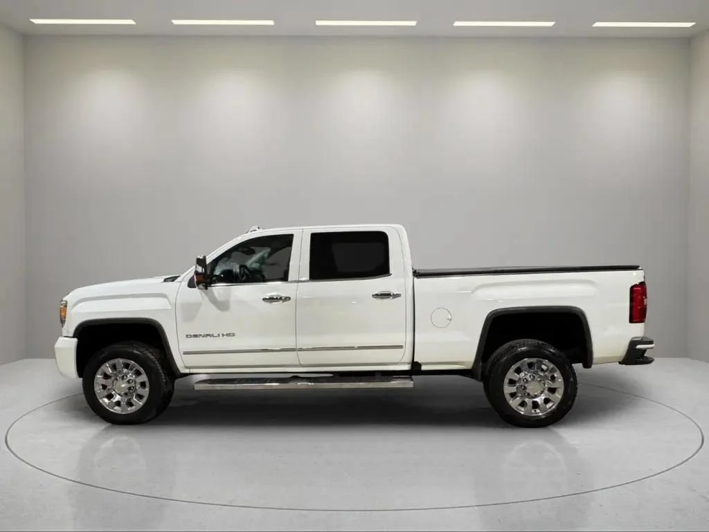 Used 2016 SUMMIT WHITE GMC Denali image 8