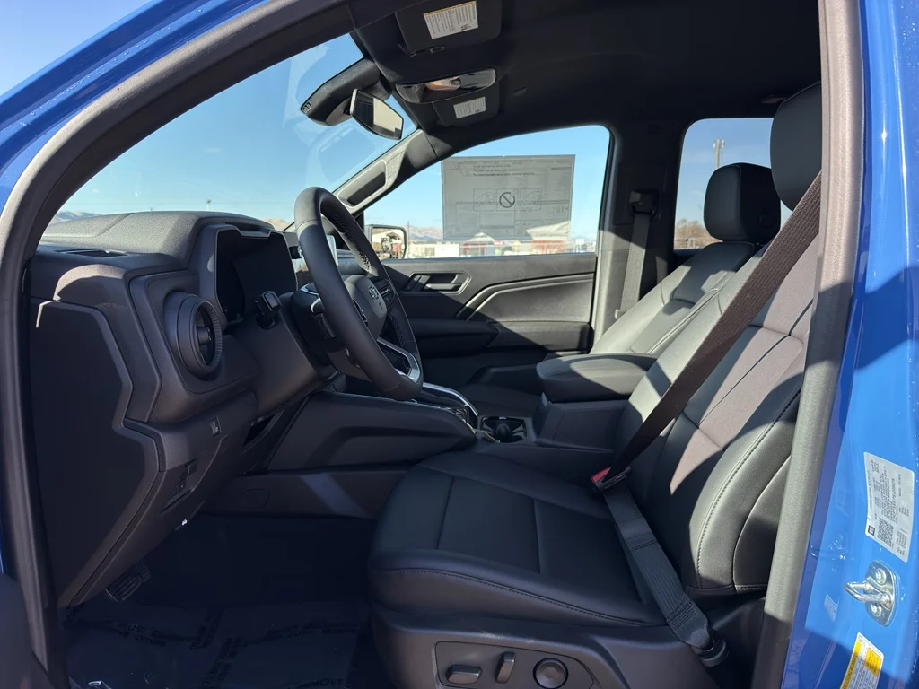 2025 Chevrolet Colorado Trail Boss - Photo 11