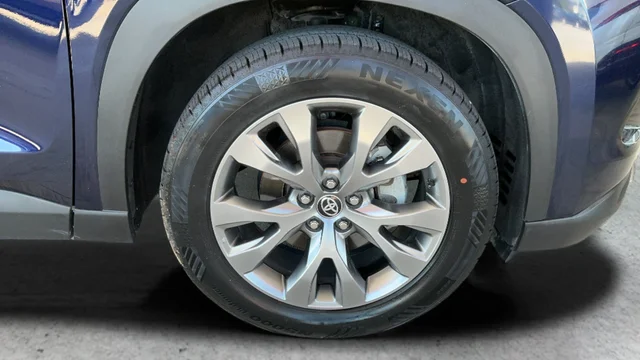 Used 2024  Toyota Limited image 27