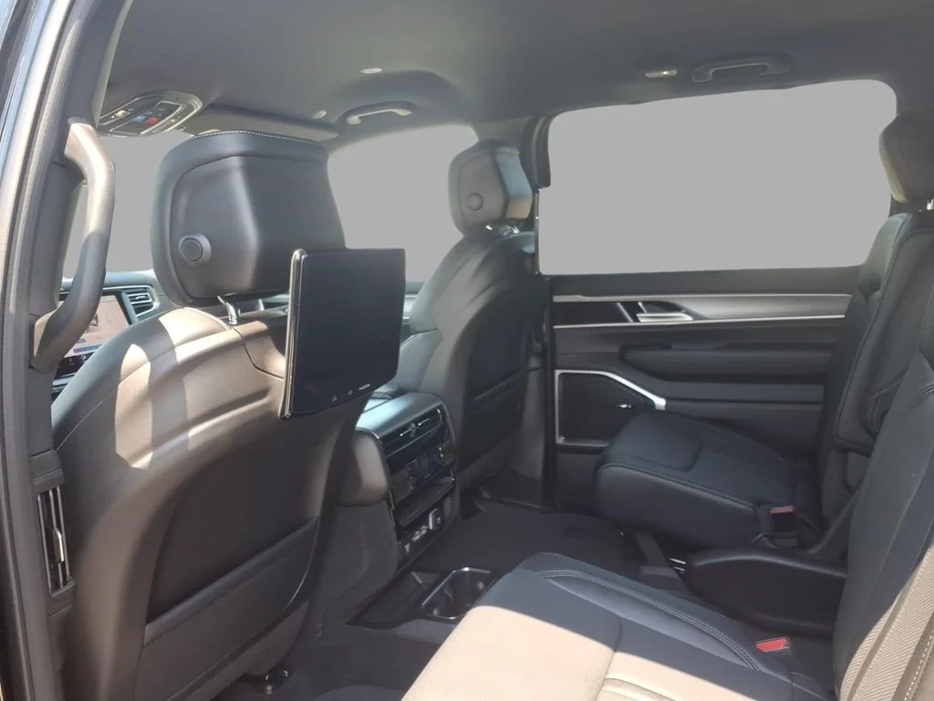 New 2026 High Gloss Black Exterior Paint Jeep Limited Altitude image 7