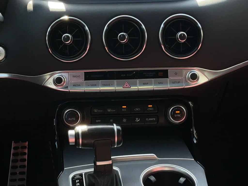 Used 2020 White Kia GT1 image 21