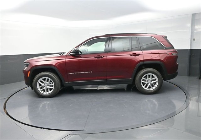 2025 Jeep Grand Cherokee Laredo photo 3