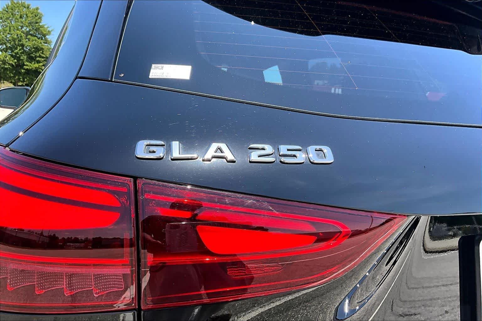 Used 2025 Night Black Mercedes-Benz GLA 250 image 10