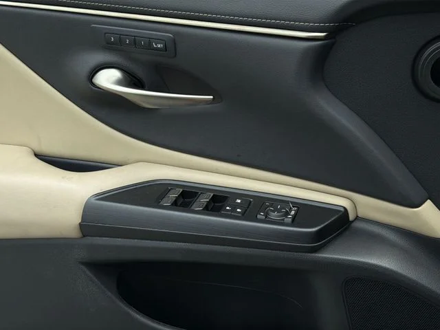Used 2021 Blue Lexus 350 image 31