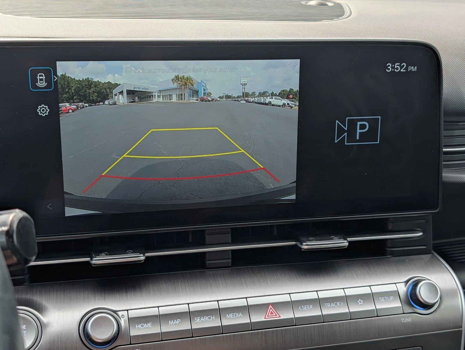 Used 2025 Atlas White Hyundai SEL image 17