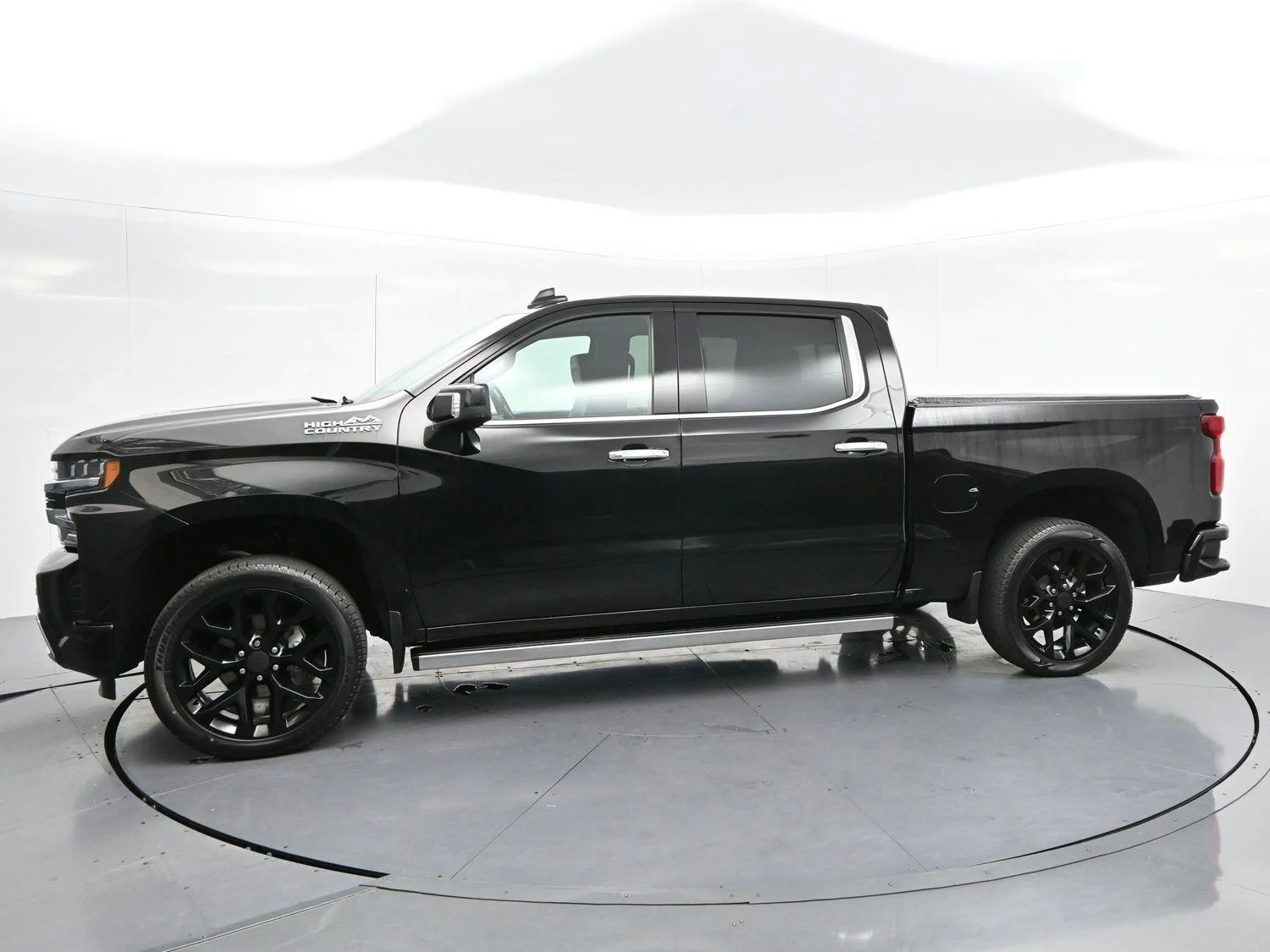 Used 2019 BLACK Chevrolet High Country image 4