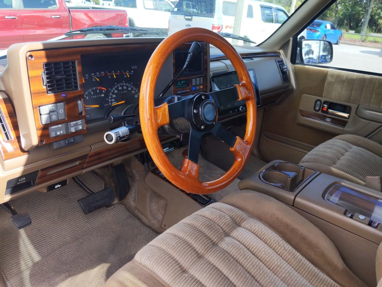 Used 1994 ONYX BLACK/LIGHT AUTUMNWOOD GMC 2DR 1500 4WD image 14