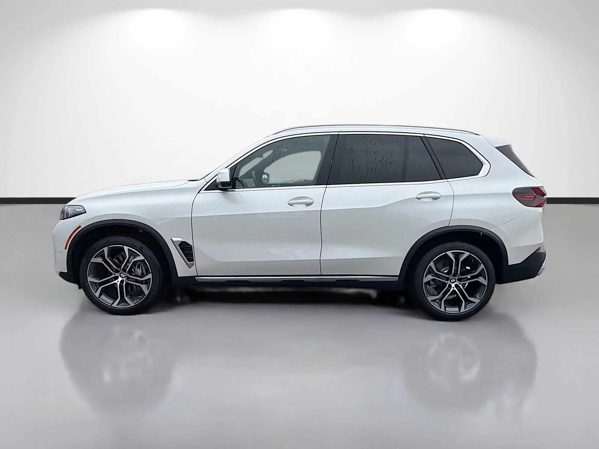 New 2026 Mineral White Metallic BMW xDrive40i image 6