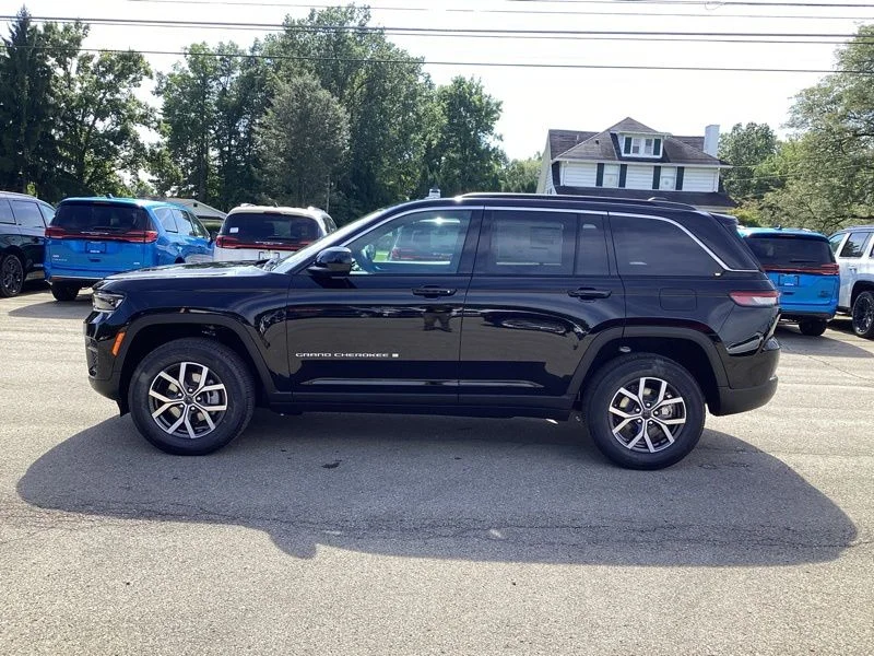 New 2027 High Gloss Black Jeep Laredo X image 4