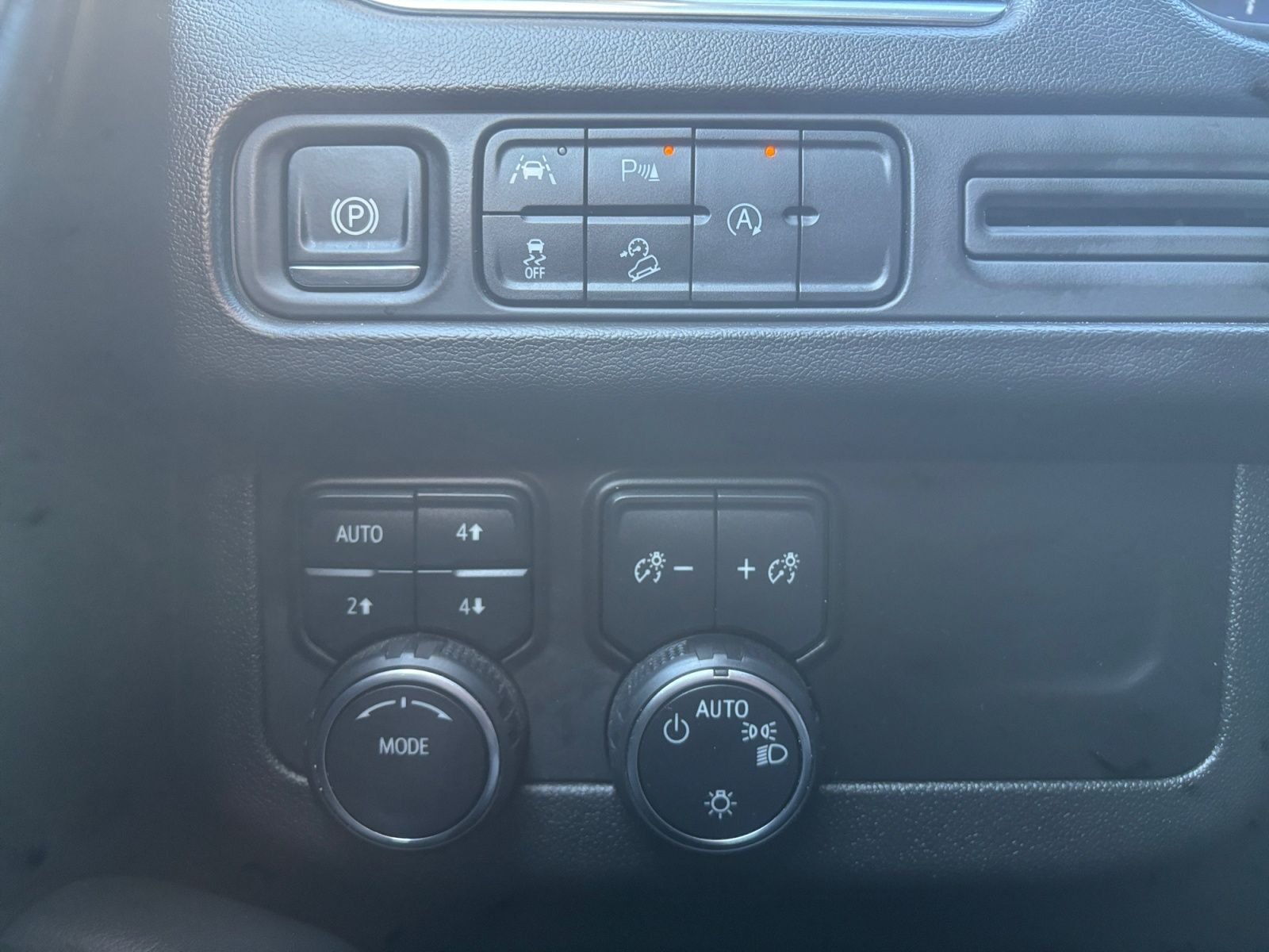 Used 2024 White Chevrolet Premier image 21