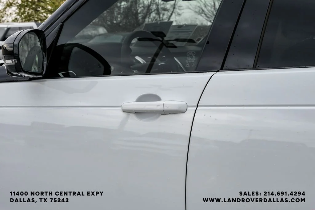 Used 2025 White Land Rover Dynamic SE image 40