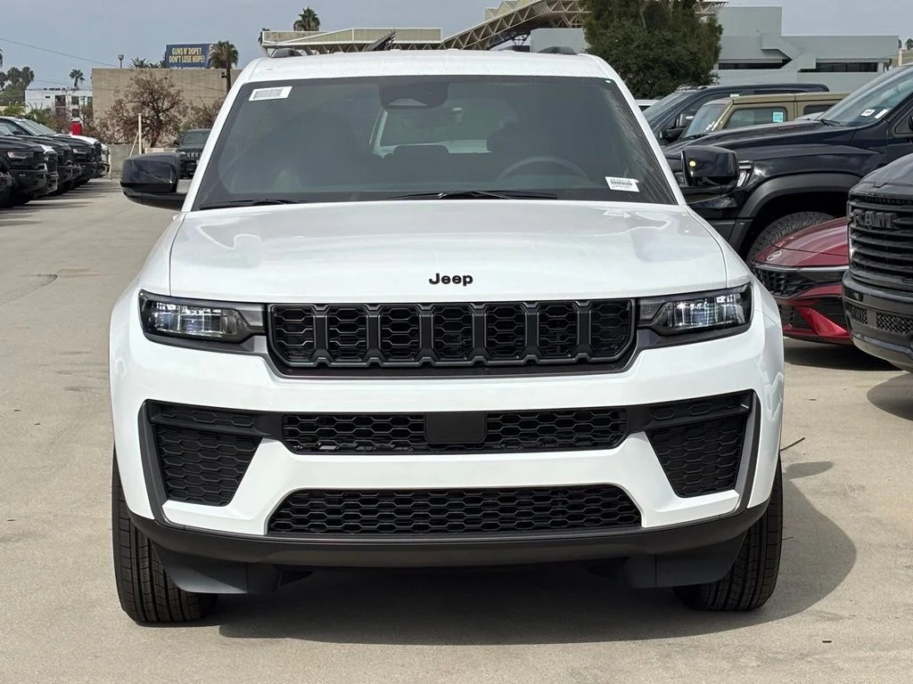 New 2027 Bright White Clearcoat Jeep Laredo Altitude image 6