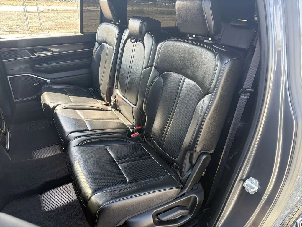 Used 2024 Gray Jeep Base image 25