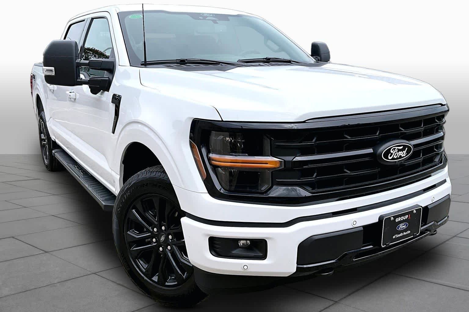 Used 2025 Oxford White Clearcoat Ford XLT image 5