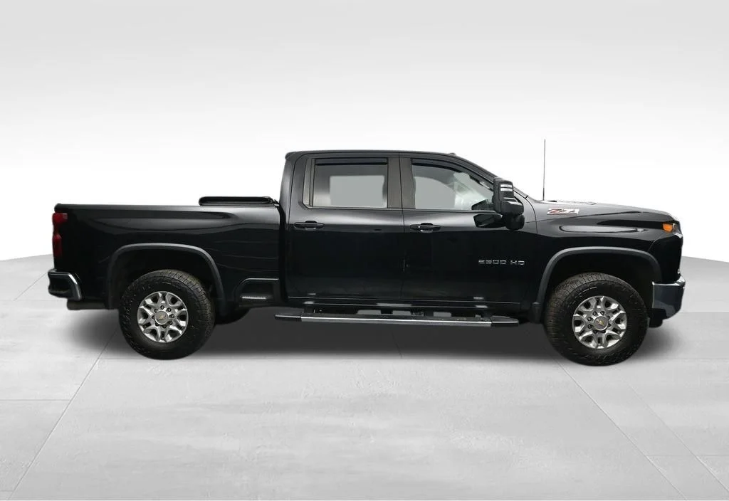 Used 2021 Black Chevrolet LT image 6