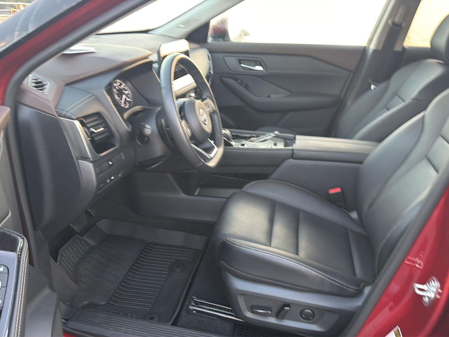 Used 2023 Scarlet Ember Tintcoat Nissan SL image 10