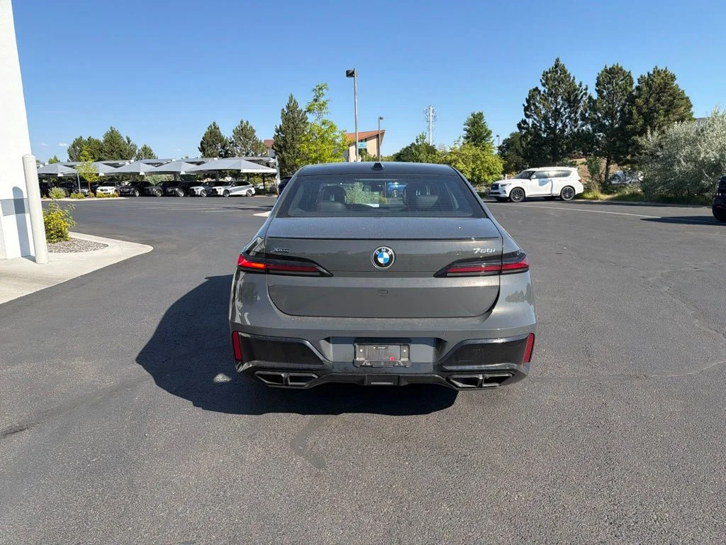 Used 2025 Gray BMW 760i xDrive image 4