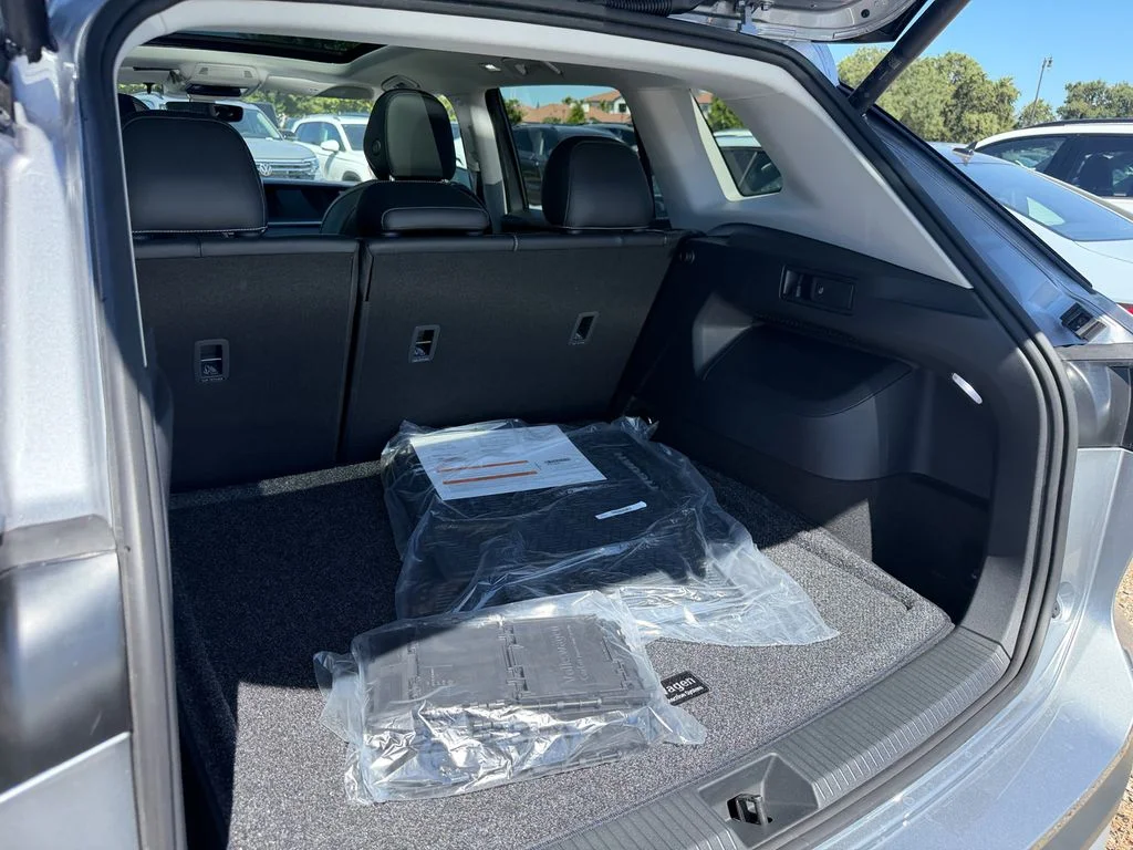 New 2026 Pyrite Silver Metallic Volkswagen SE image 25