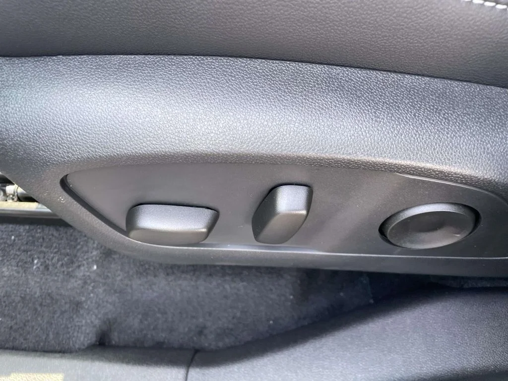New 2026 Sterling Gray Metallic Chevrolet FWD LT image 20