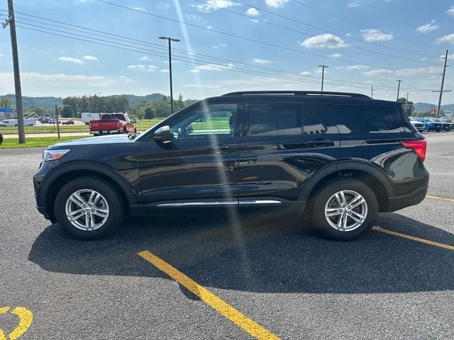 Used 2023 Black Metallic Ford XLT image 2