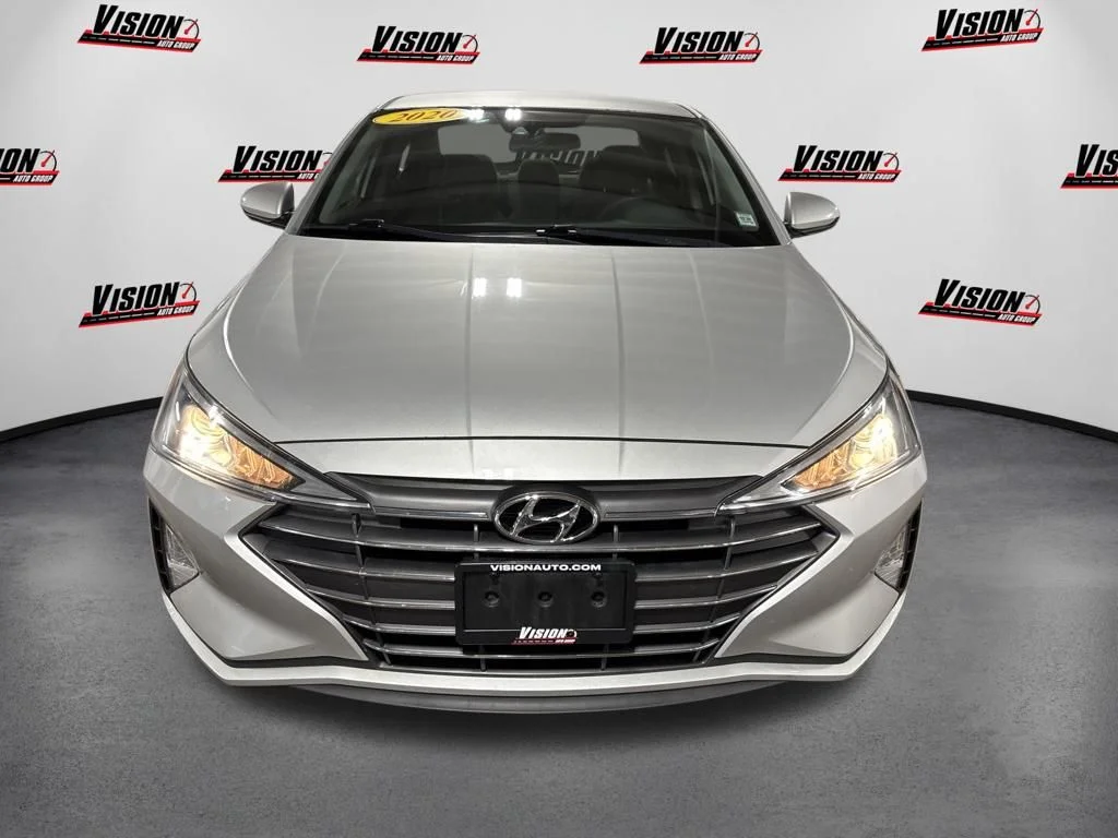 Used 2020 Silver Hyundai SE image 2