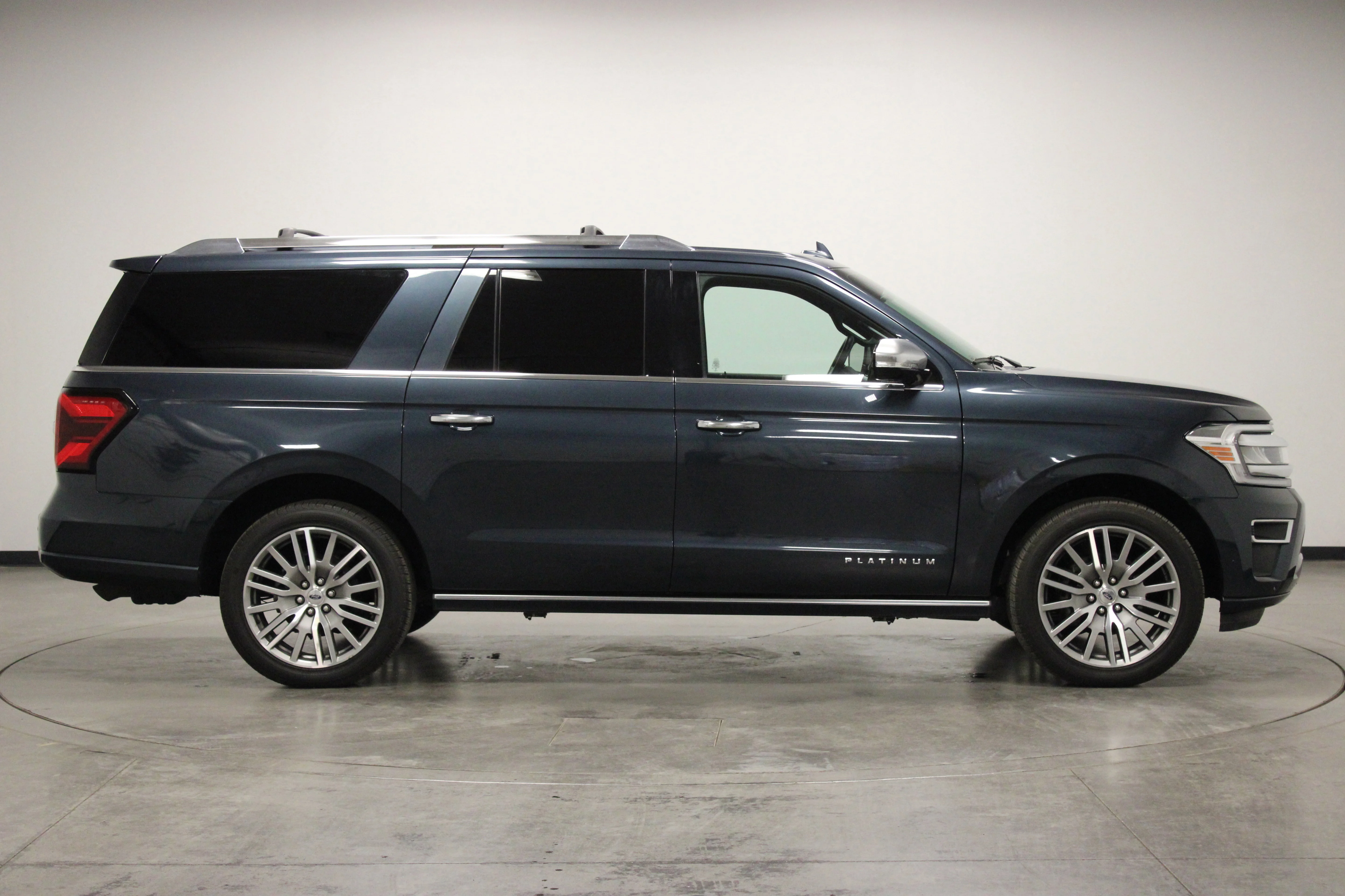 Used 2022 Blue Metallic Ford Platinum image 9