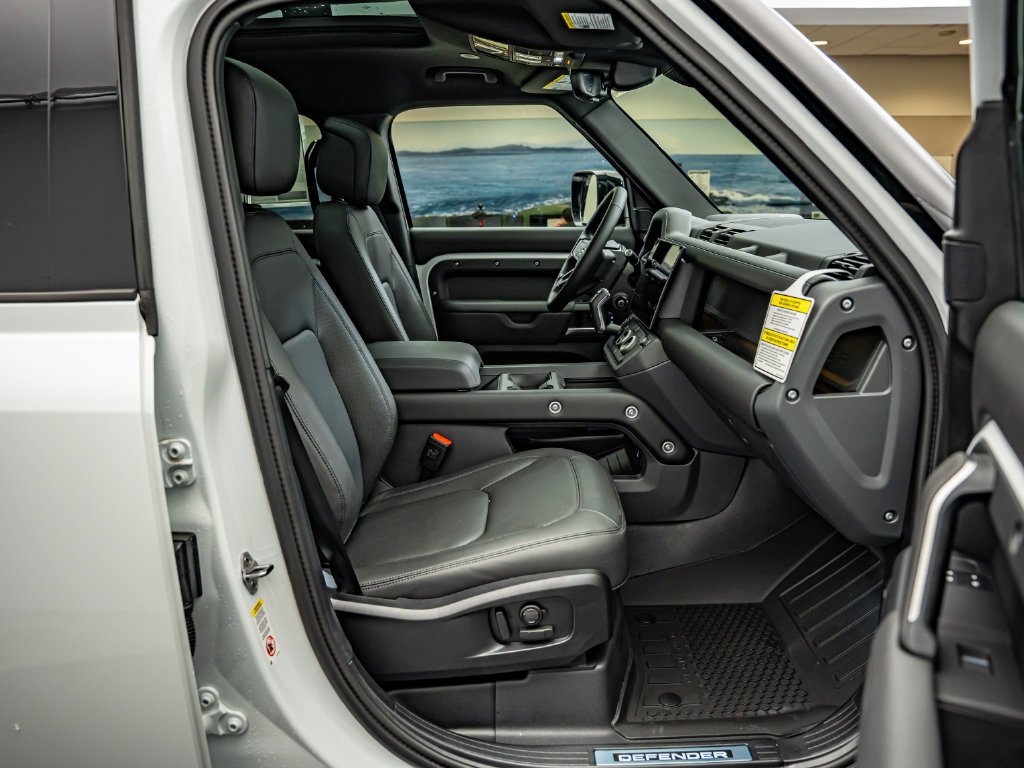 New 2026 Fuji White Land Rover X-Dynamic SE image 36