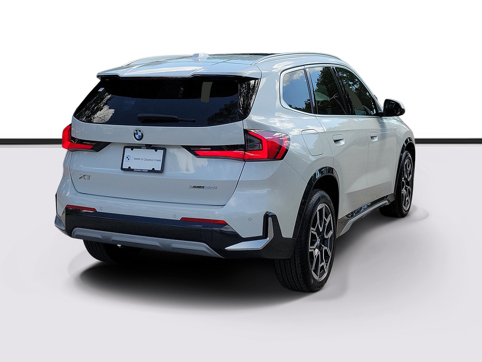 New 2027 Mineral White Metallic BMW xDrive28i image 4
